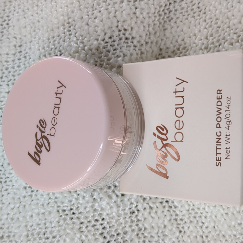 Basic Beauty Setting Powder in Translucent
